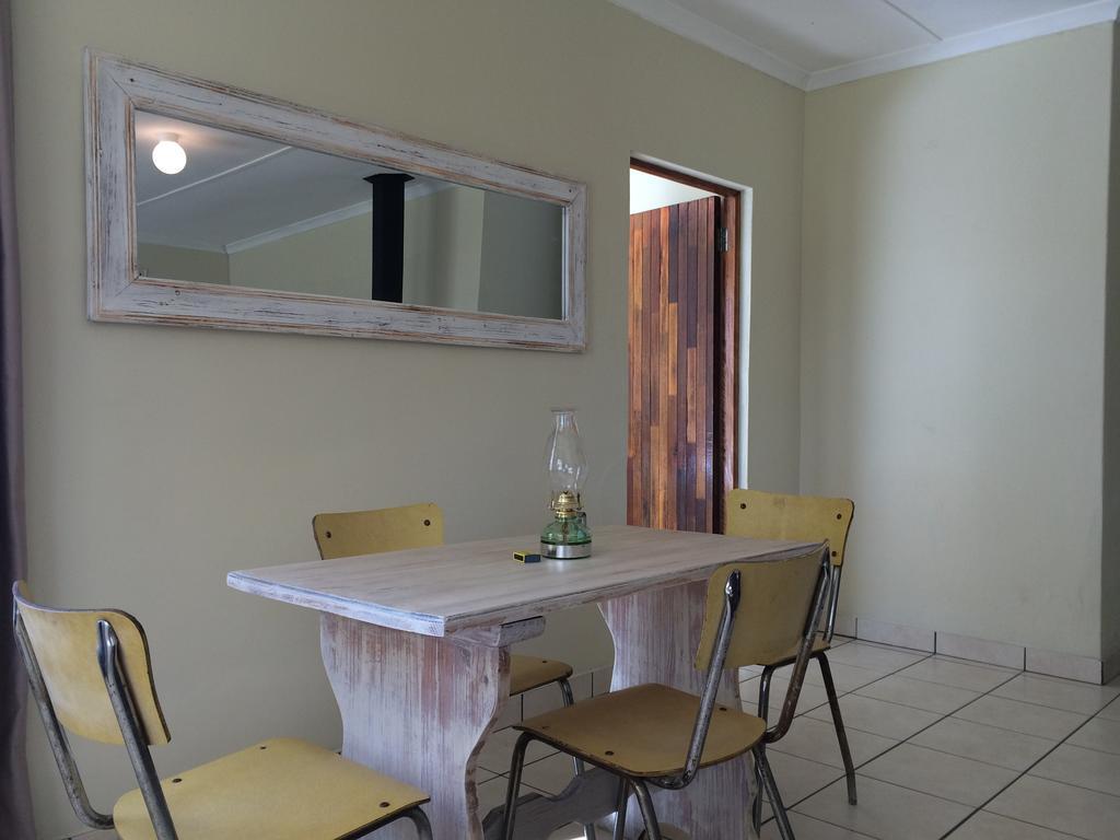 Moya Cottage Underberg Rum bild