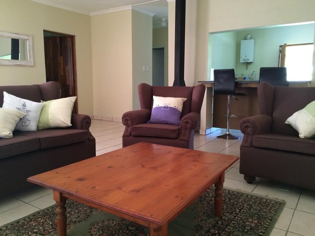Moya Cottage Underberg Rum bild