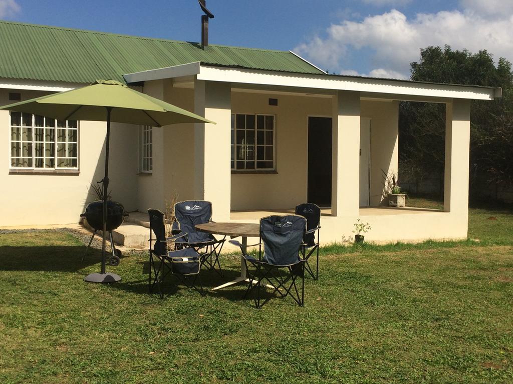 Moya Cottage Underberg Rum bild